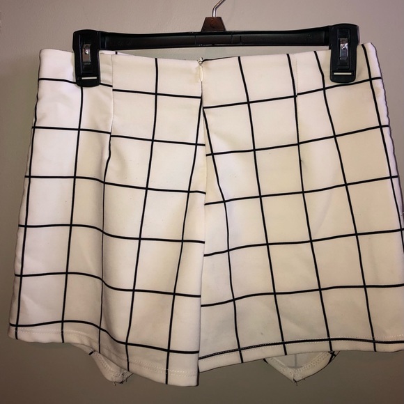 Envelope Skort - Picture 4 of 4